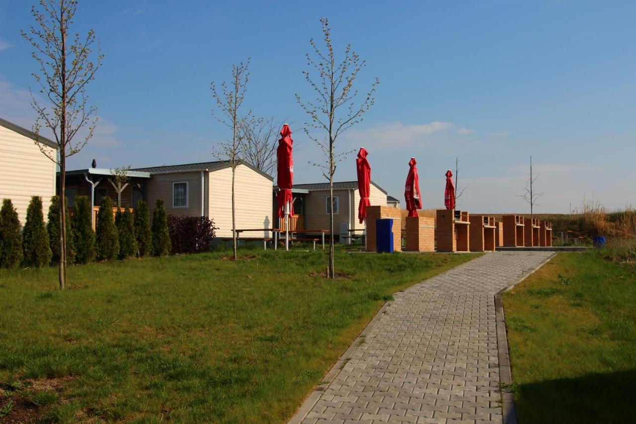 Merlin'S Camp Znojmo Exteriör bild